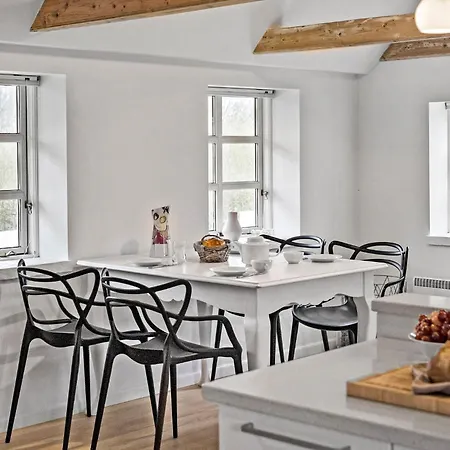 2 Bedroom Cozy In Haarby Hårby